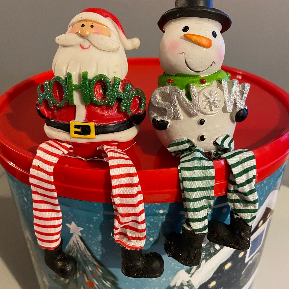 Xmas shelf sitters
